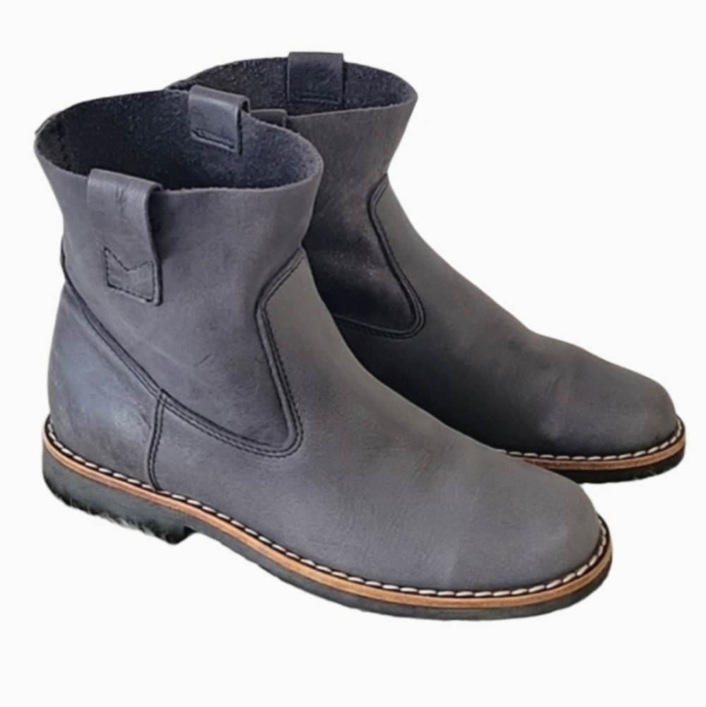Roots leather smokey grey ankle boots women's size 7